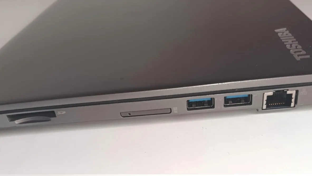Portátil Toshiba Portege Z30-C-16P. i7-6500U, 13,3". Incompleto - Imagen 4