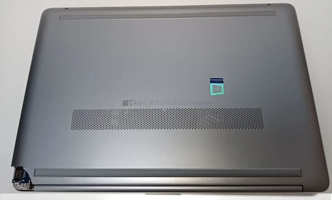 HP 250 G8, i3-1005G1, 15,6". Defectos estéticos, incompleto - Imagen 3