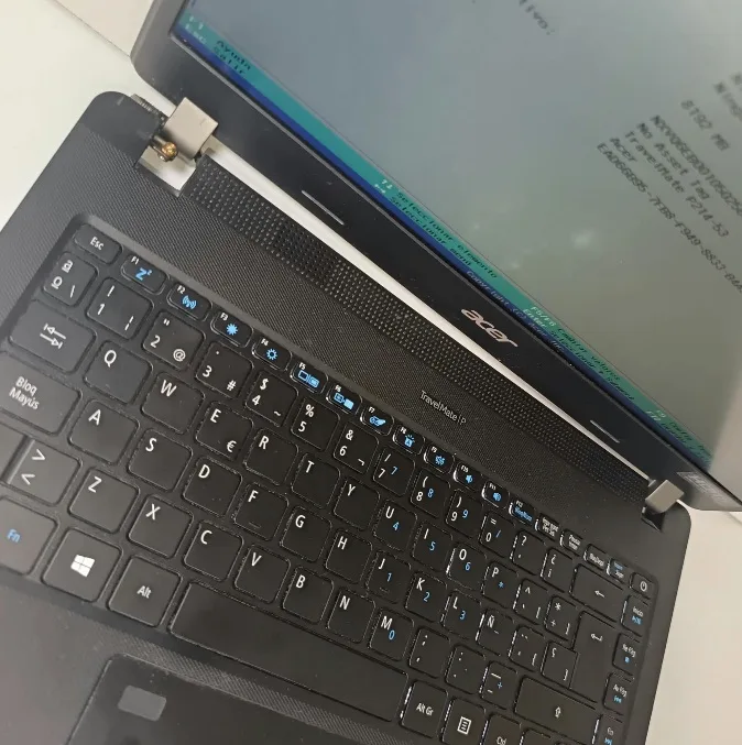 Acer Travelmate TMP214-53. i5-1135G7, DDR4, 14". Defectos - Imagen 2