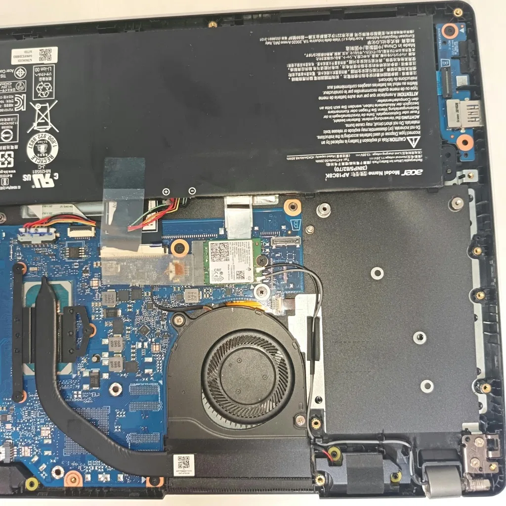 Acer Travelmate TMP214-53. i5-1135G7, DDR4, 14". Defectos - Imagen 4