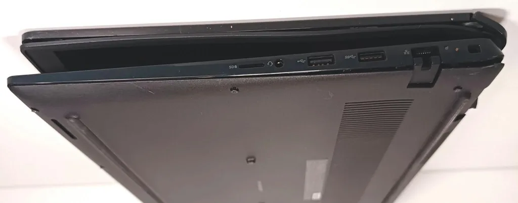 Dell Latitude 3520, i7-1165G7. DDR4, 15,6. AVERIADO - Imagen 10