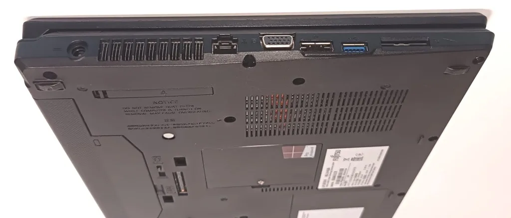 Fujitsu LifeBook E554. I5-4210M, 8GB RAM, SSD 120GB, 15,6. Puerto serie - Imagen 5