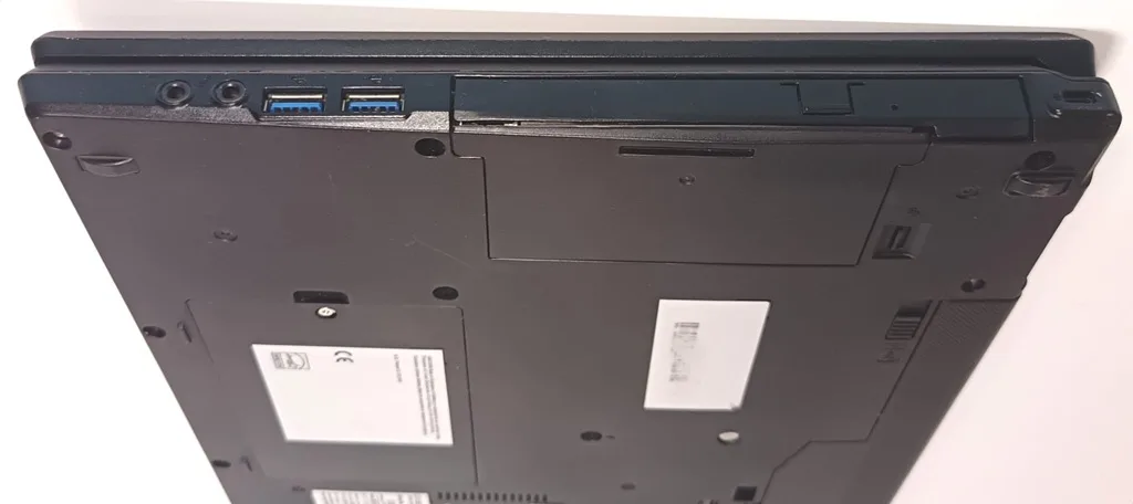 Fujitsu LifeBook E554. I5-4210M, 8GB RAM, SSD 120GB, 15,6. Puerto serie - Imagen 6
