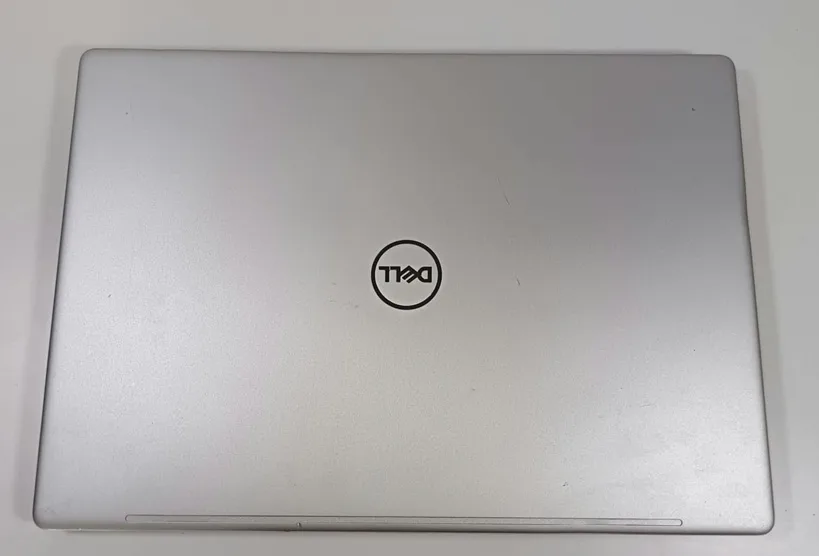 DELL Inspiron 7380 P83G. i5-8265U, 8GB RAM, 13,3. Defectos - Imagen 3