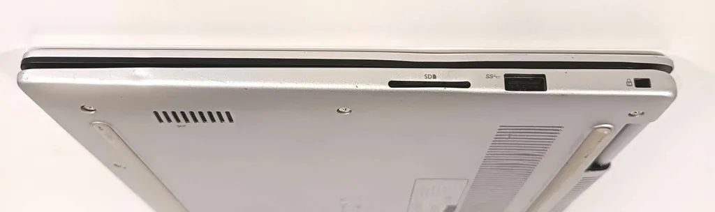 DELL Inspiron 7380 P83G. i5-8265U, 8GB RAM, 13,3. Defectos - Imagen 6
