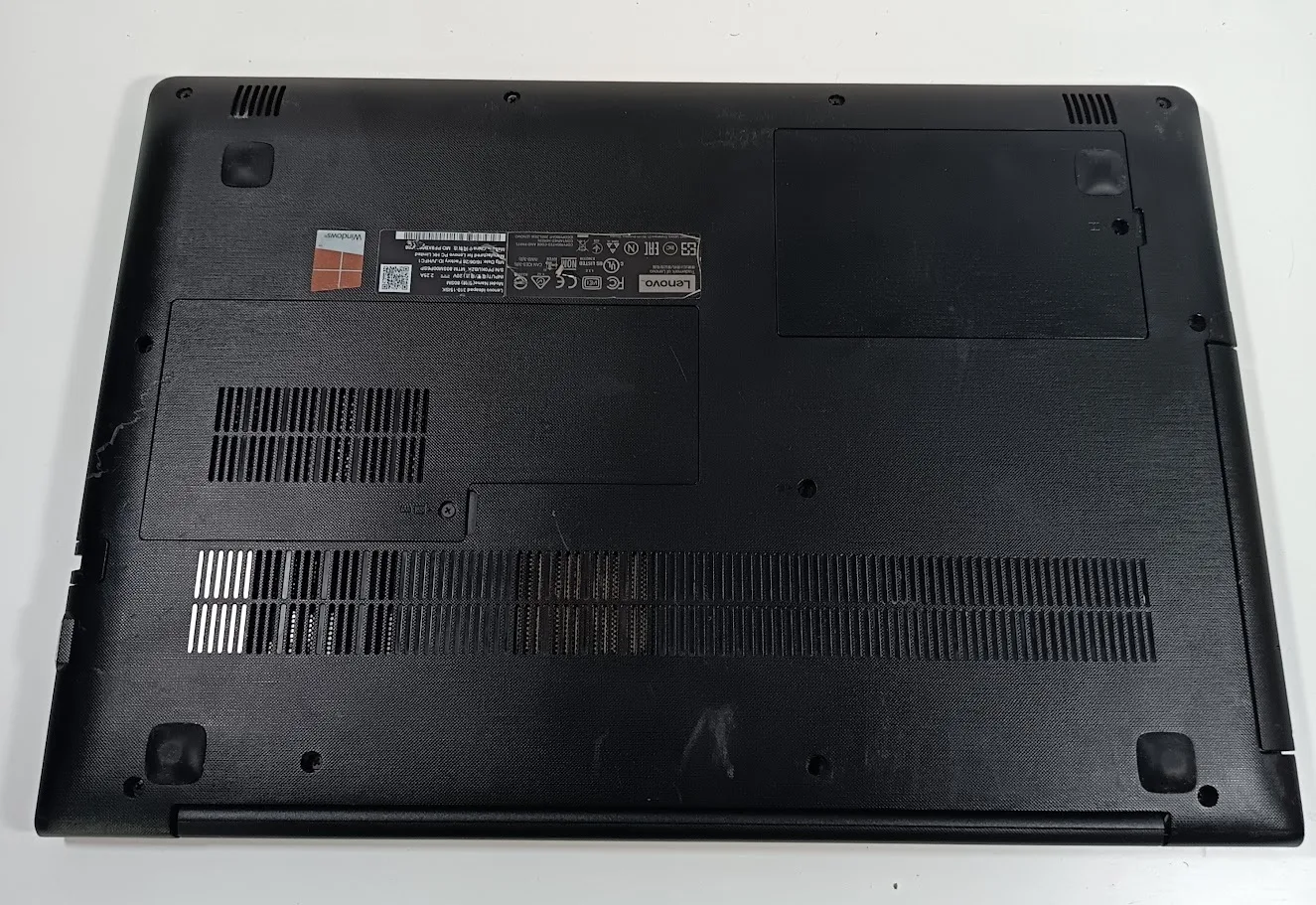 Lenovo Ideapad 310-15ISK. i5-6200u, Sin disco, 4GB RAM, 15.6" - Imagen 4